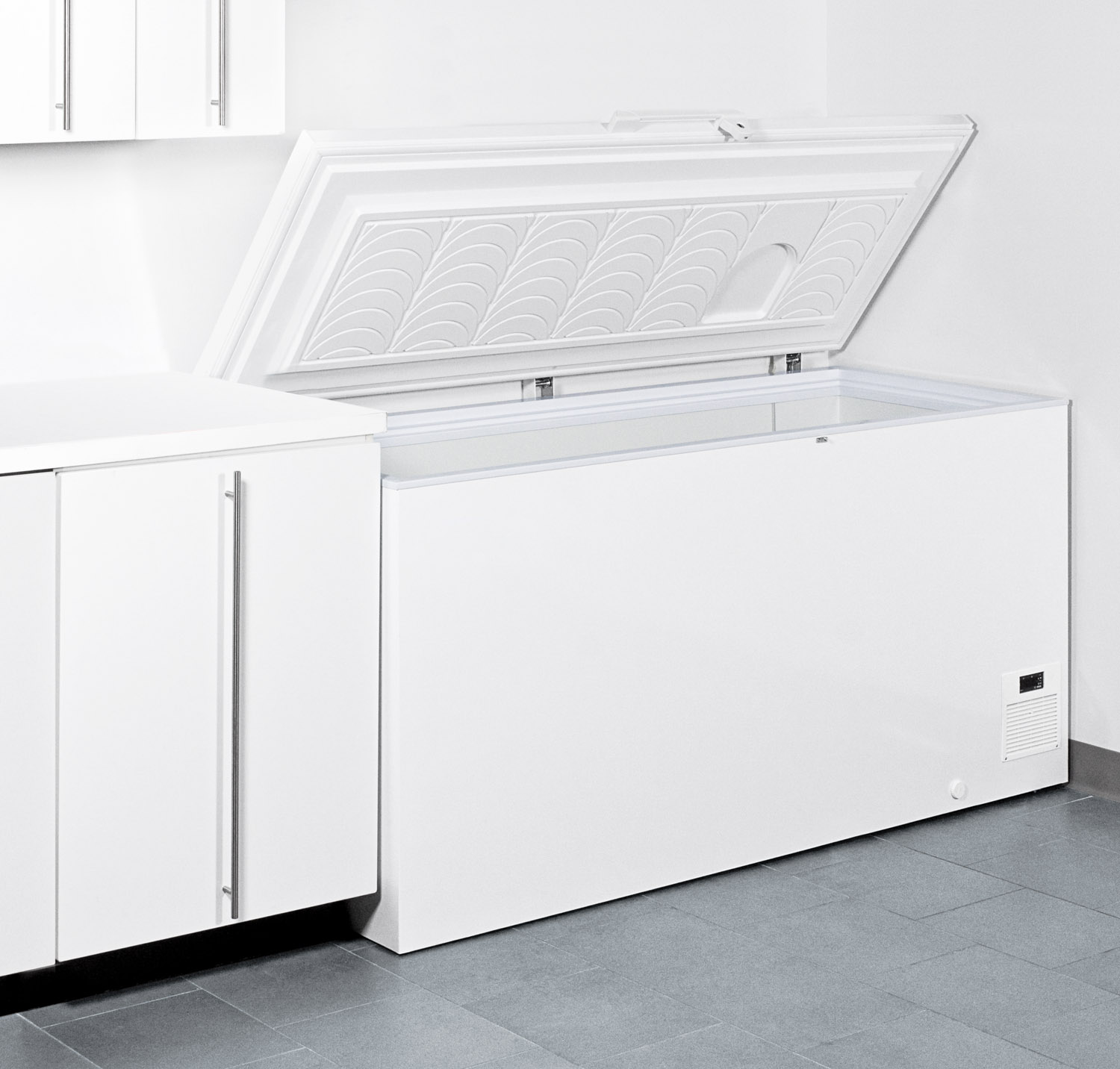 Commercial -45 C capable chest freezer with digital thermostat and 15.5 cu.ft. capacity